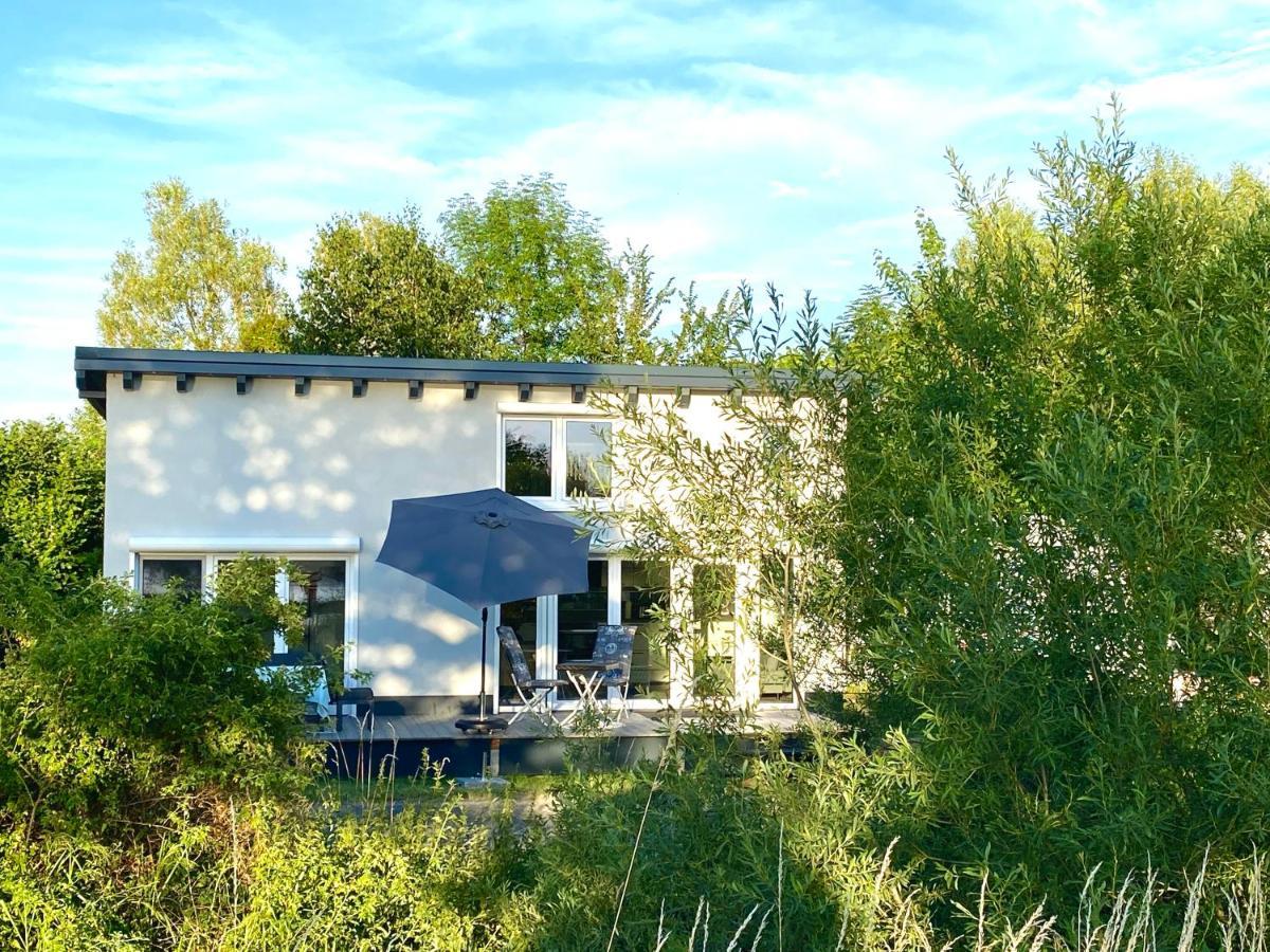 Apartment House Of Happiness Mit Seeblick Hungen